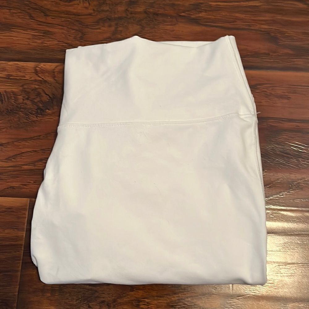 Fabletics Off White Power Hold Fabletics High Waisted 7/8 Athletic Leggings